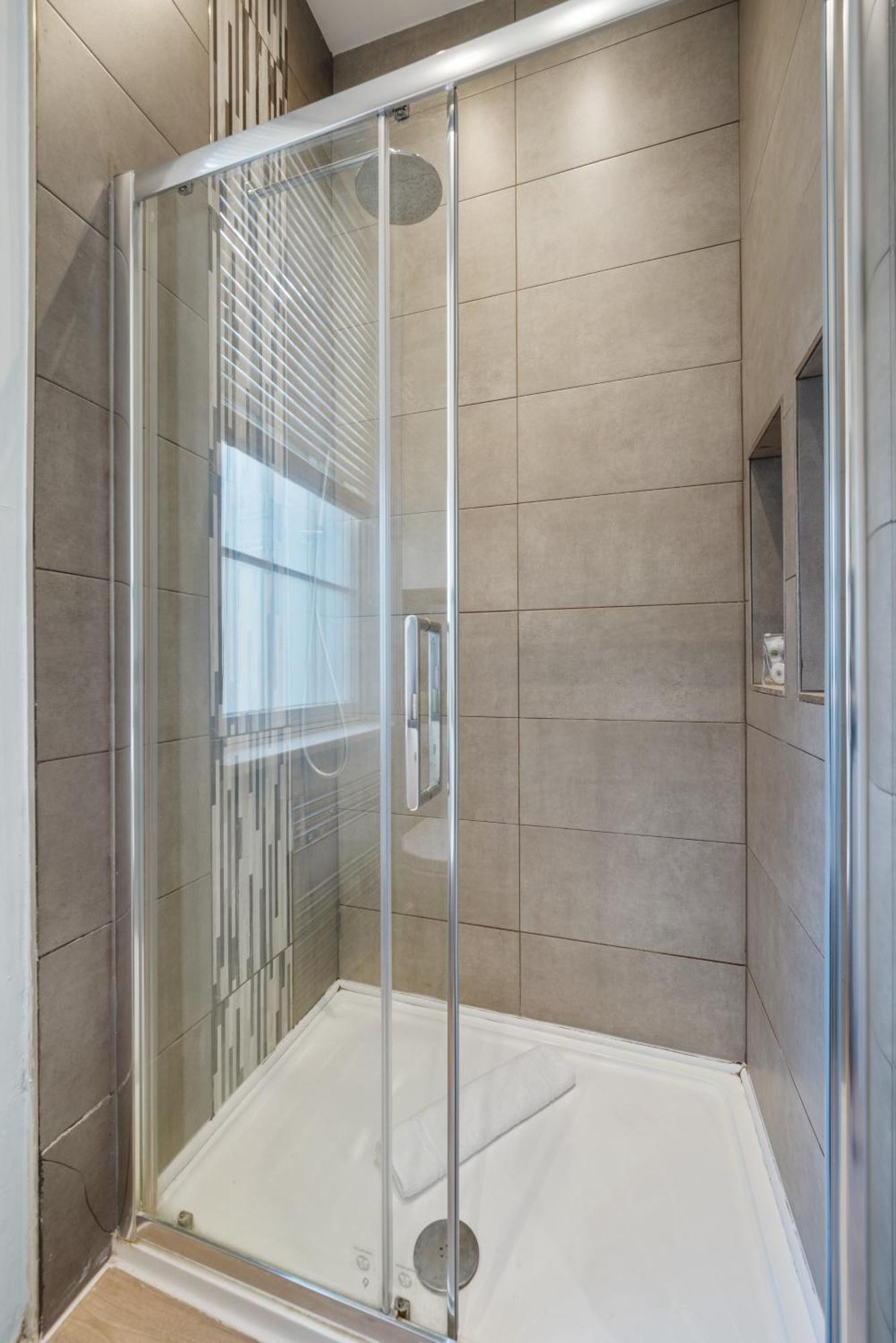 Superb One Bedroom Apartment In Soho London Exterior foto
