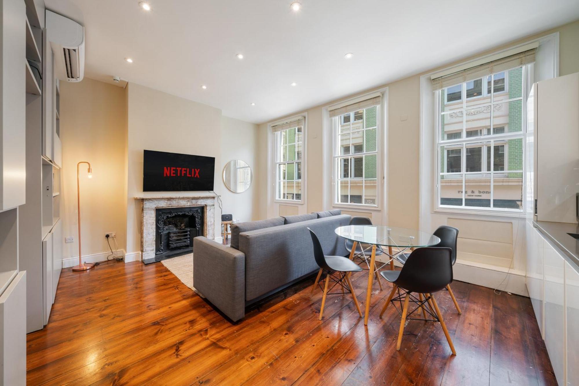 Superb One Bedroom Apartment In Soho London Exterior foto