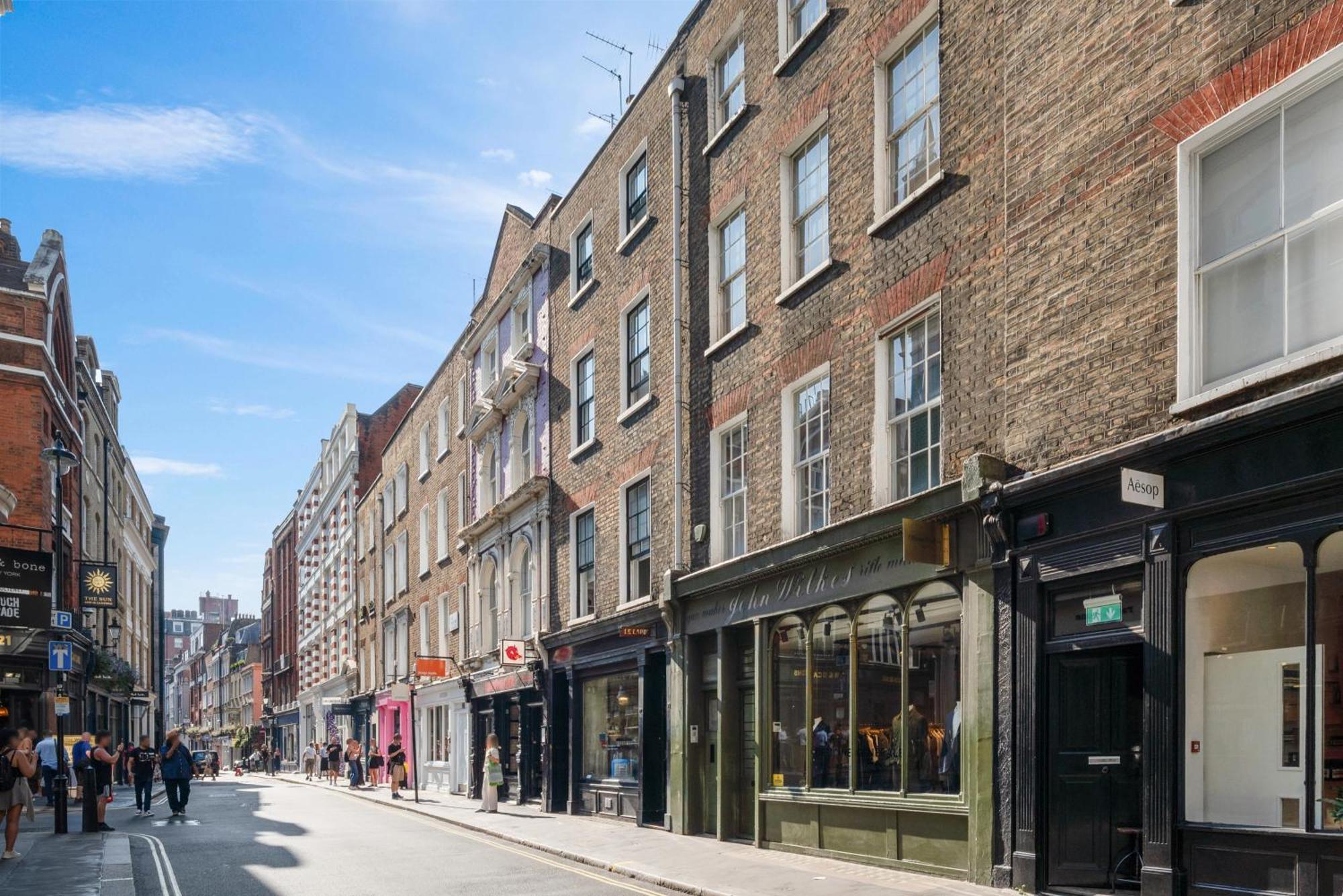 Superb One Bedroom Apartment In Soho London Exterior foto