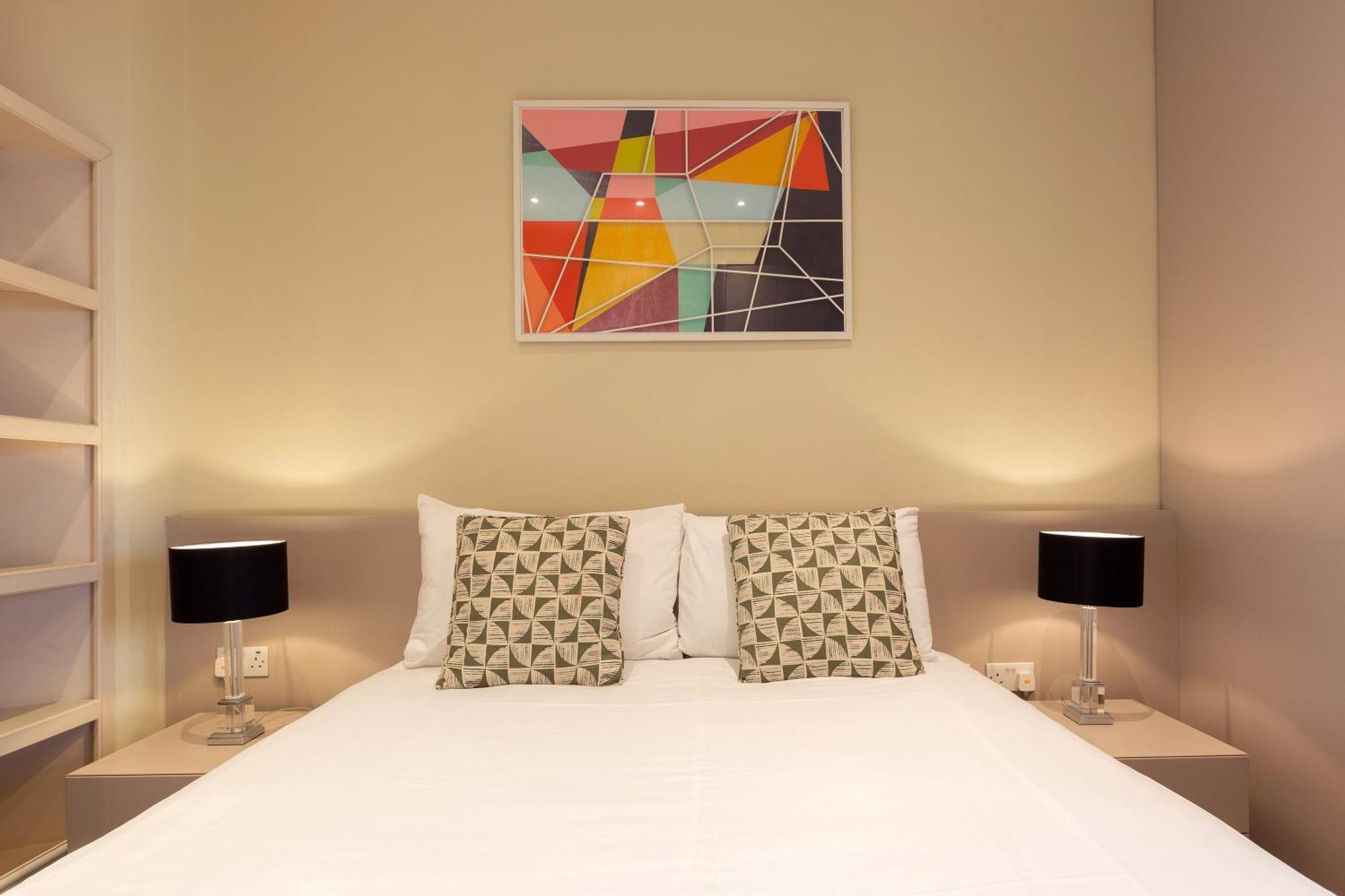 Superb One Bedroom Apartment In Soho London Exterior foto