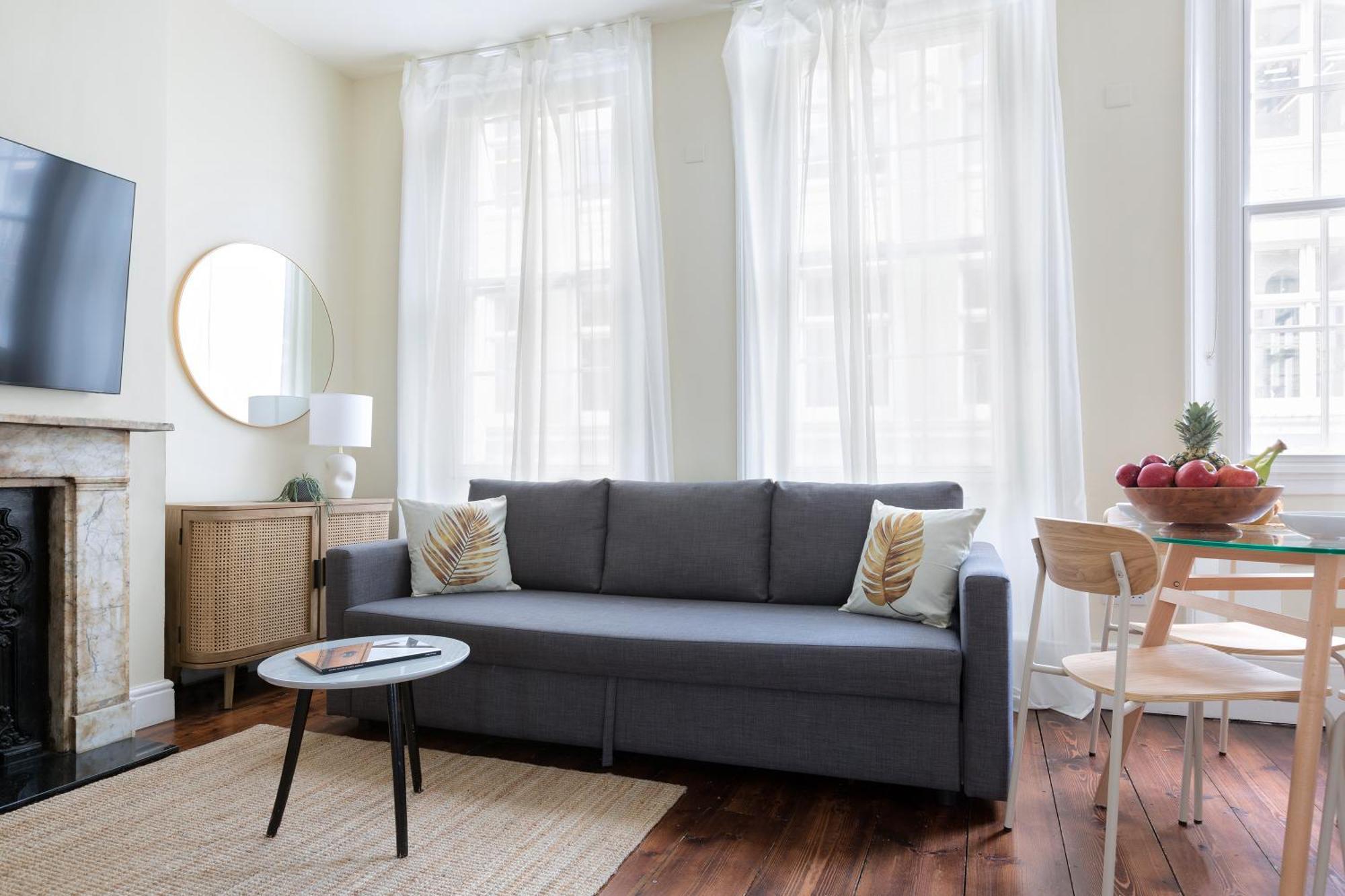 Superb One Bedroom Apartment In Soho London Exterior foto